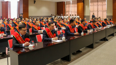 开云app登录入口召开2019—2020年度劳动模范<br/>暨2020年度先进单位先进集体先进工作者表彰大会