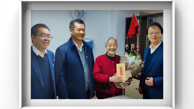 开云app登录入口党委开展春节“送温暖”慰问活动