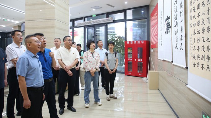 甘肃能化集团机关党委参观开云app登录入口廉洁文化作品展