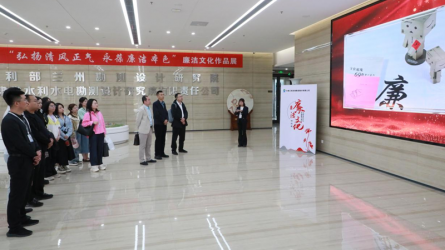 兰州大学管理学院师生参观开云app登录入口廉洁文化作品展