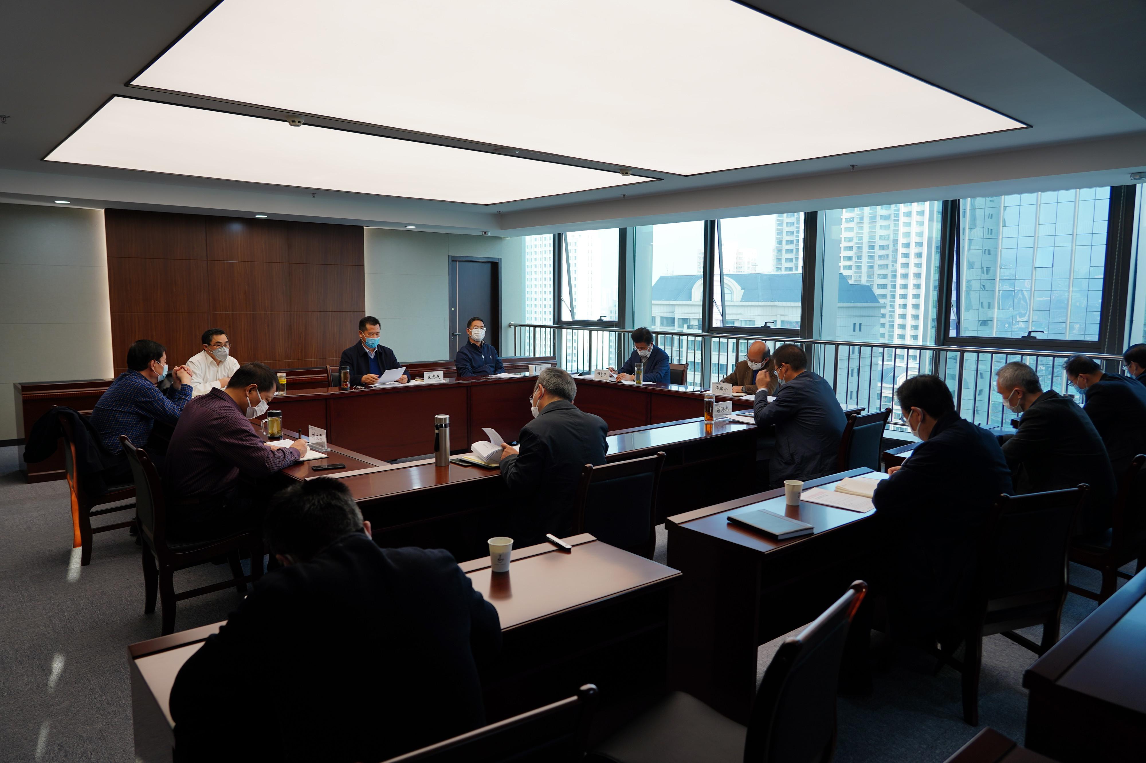 开云app登录入口组织召开2020年党委理论学习<br/>中心组第一次集体学习(扩大)会